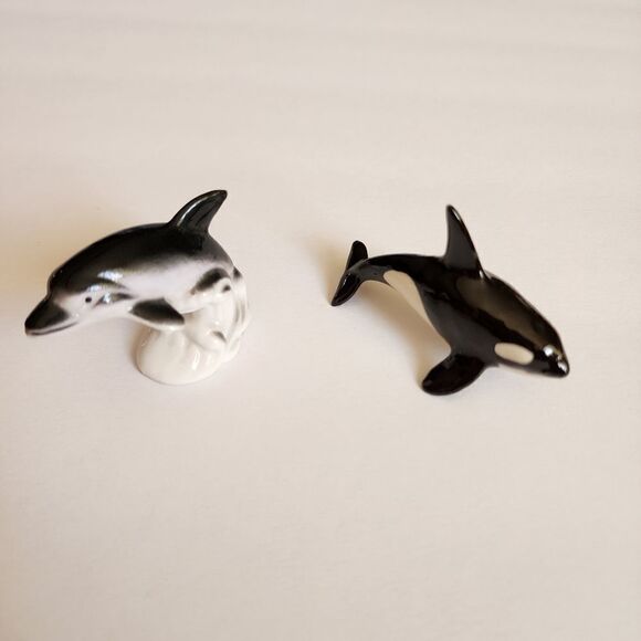 Set of Two Miniature Figurines Killer Whale and a Dolphin Sea World - Picture 1 of 6